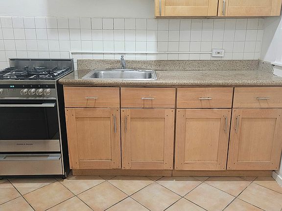 5th image of 846 Bush St #4