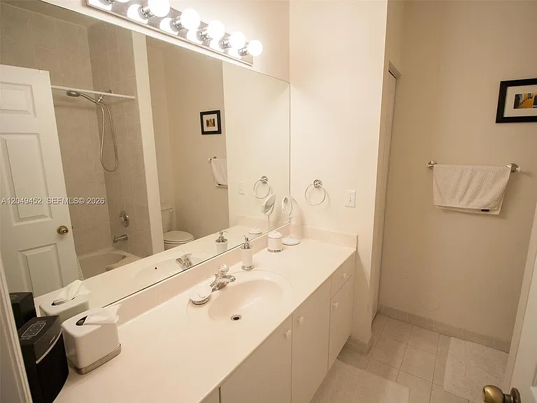 2728 NE 3rd Ct #206 — Photo 6