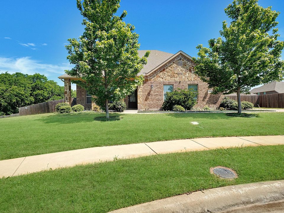 1st image of 2000 Trinity Ln