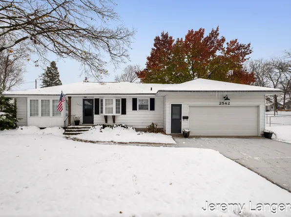 2542 Glenbrook Ave SW, Wyoming, MI 49519