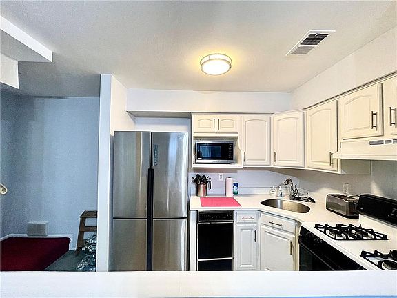 5th image of 21 Thelma Ct
