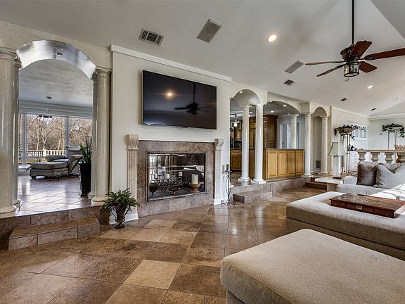 4th image of 2525 Canyon Creek Dr