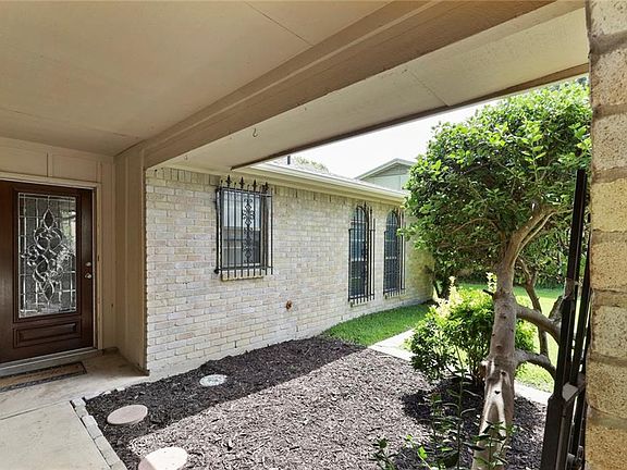4th image of 401 Cavendish Dr