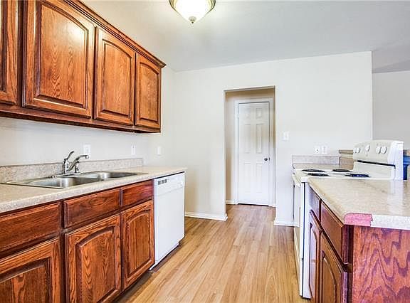 4th image of 3604 Sugarberry Dr