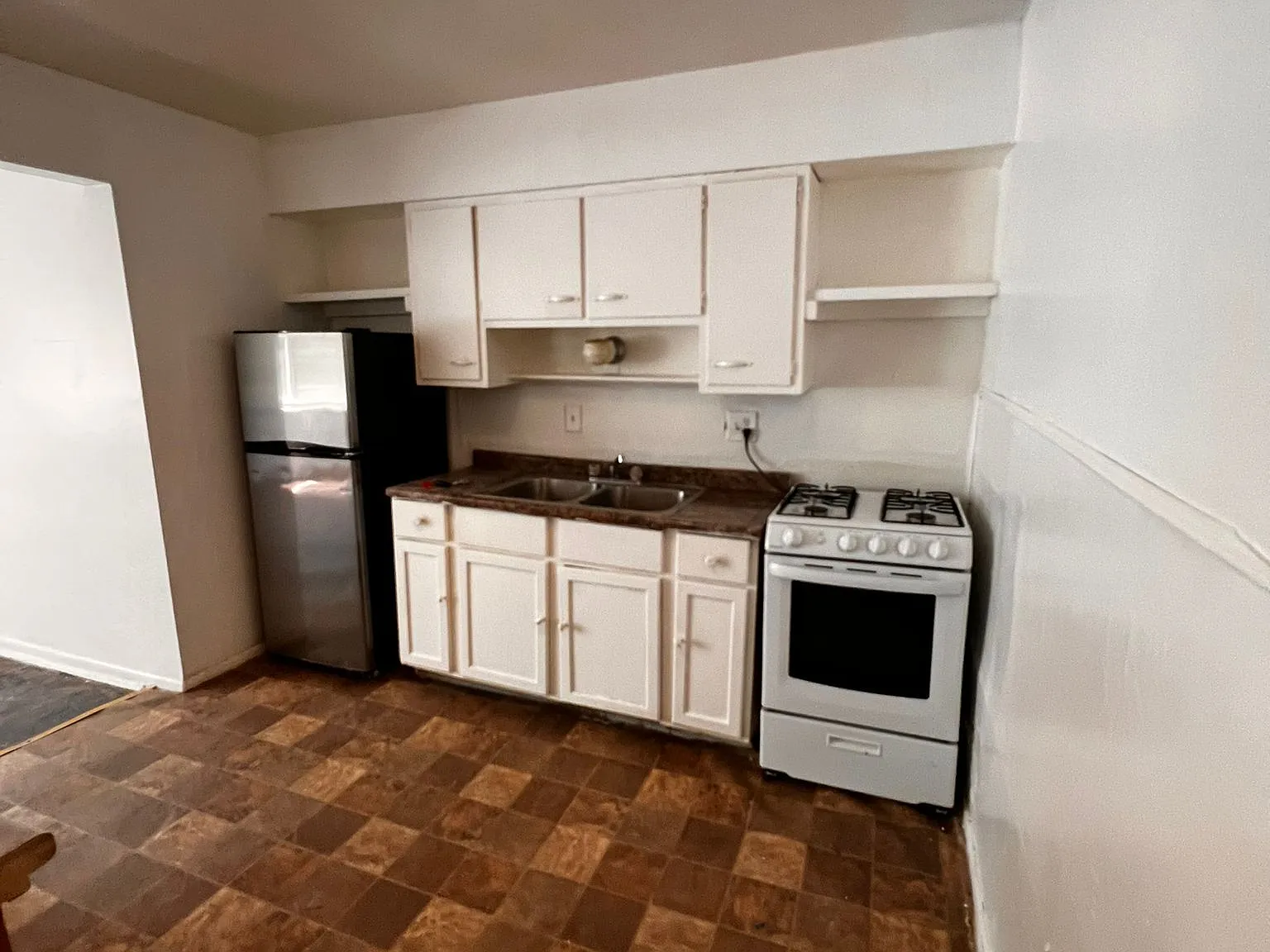 128 Clinton Springs Avenue - 2 — Photo 4