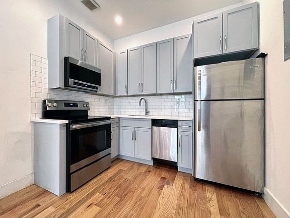 3rd image of 28 E 130th St #3B