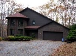 1483 Quaint Acres Ln, Berkeley Springs, WV 25411