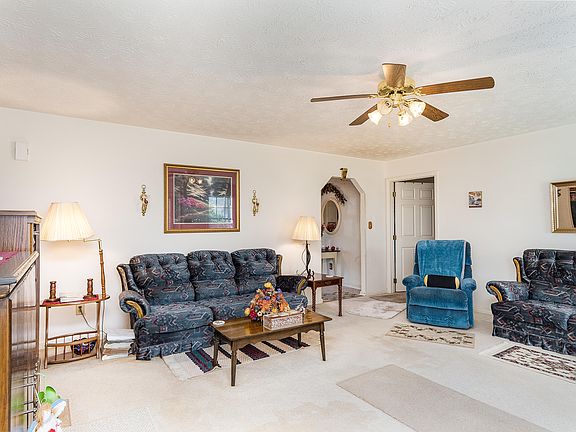 3rd image of 144 Chickasaw Cir