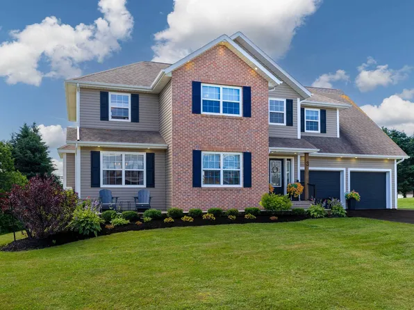 3 Paget Cres, Stratford, PE C1B 0E3