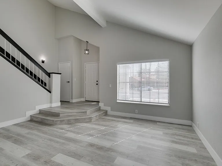 91 Trevor Dr — Photo 10