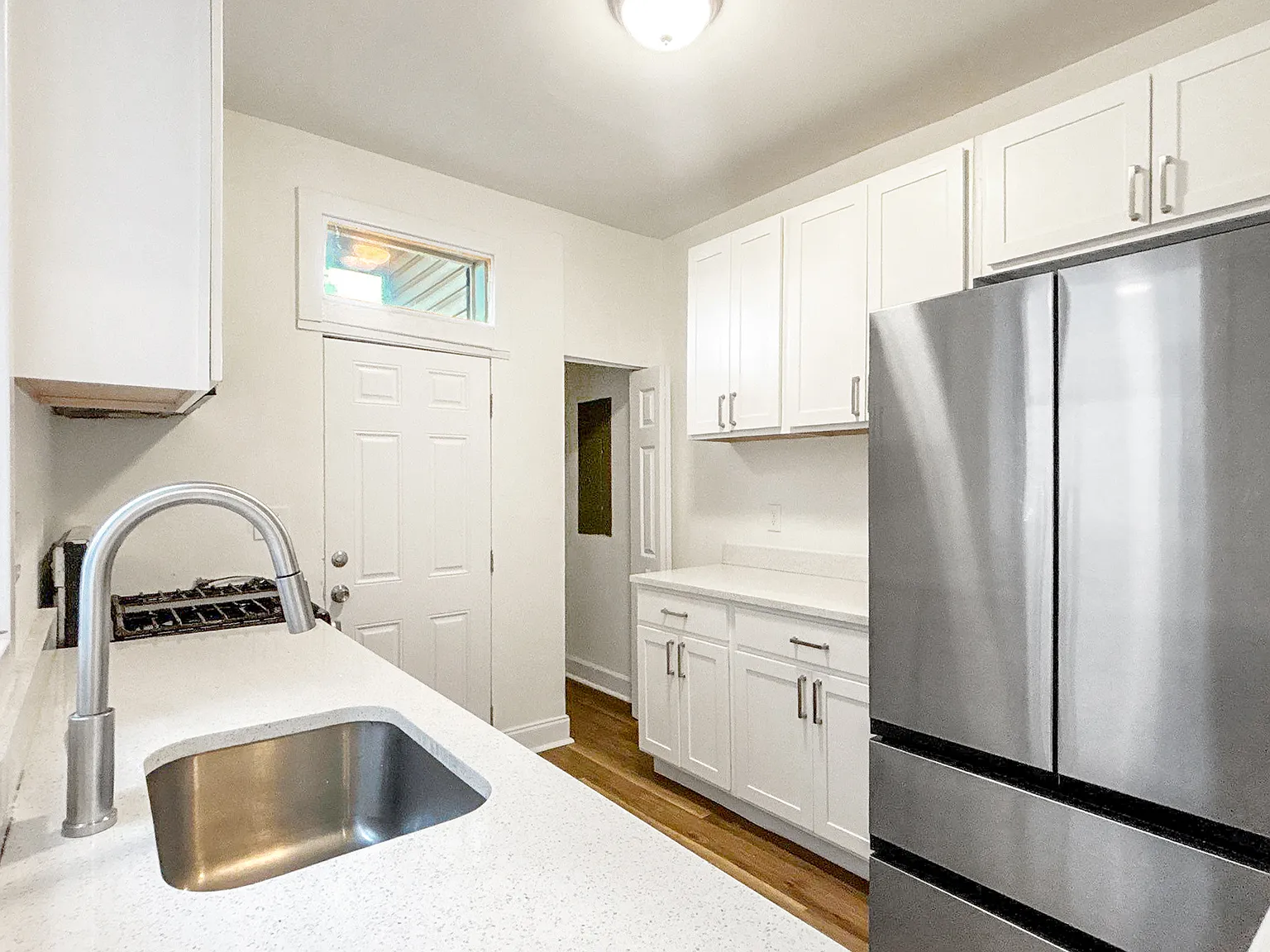 Beautifully Updated 2BR/1.5BA Townhome with Central A/C — Photo 3