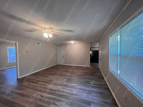 3rd image of 6355 Forest Glen Dr