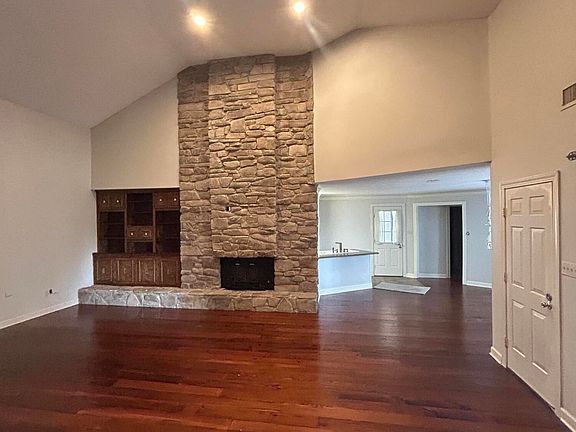 2nd image of 628 Aubrey Cir S