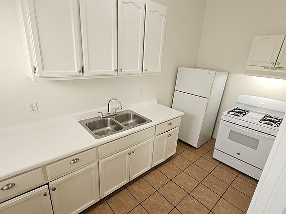 5th image of 743 S Burlington Ave APT 4