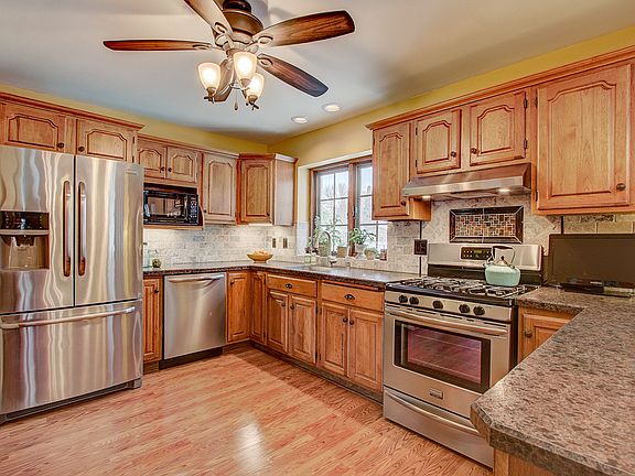 4th image of W182N8297 Georgetown Dr