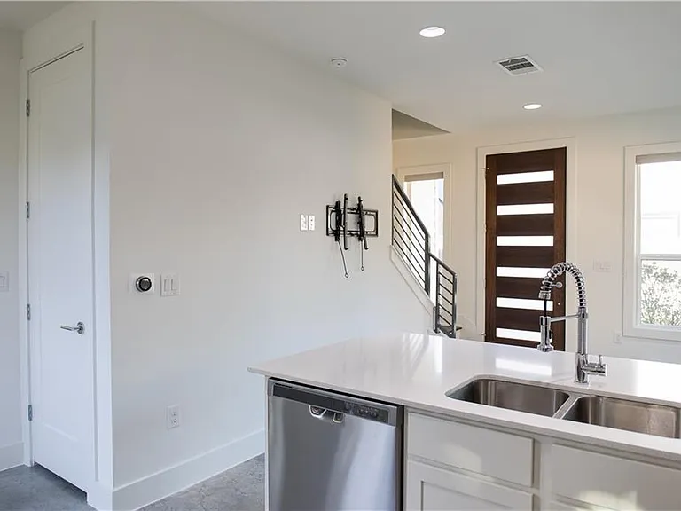 3415 Dalton St #B — Photo 9