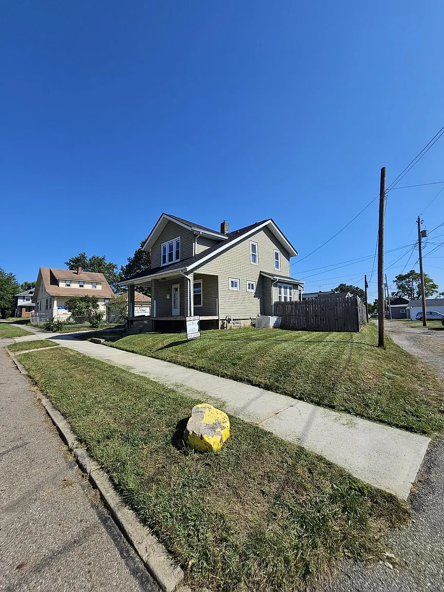 136 Hunter St photo 1