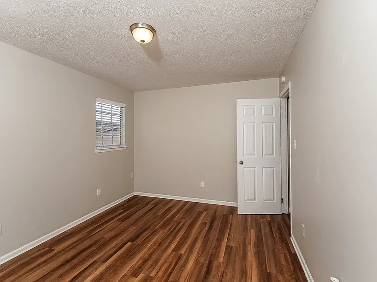 1920 Croydon Cir — Photo 15