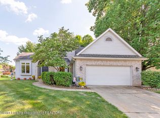 616 N Cedar Run Ct, Williamston, MI 48895