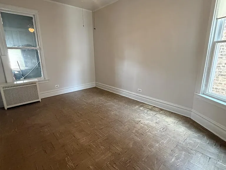 1249 W Newport Ave — Photo 12