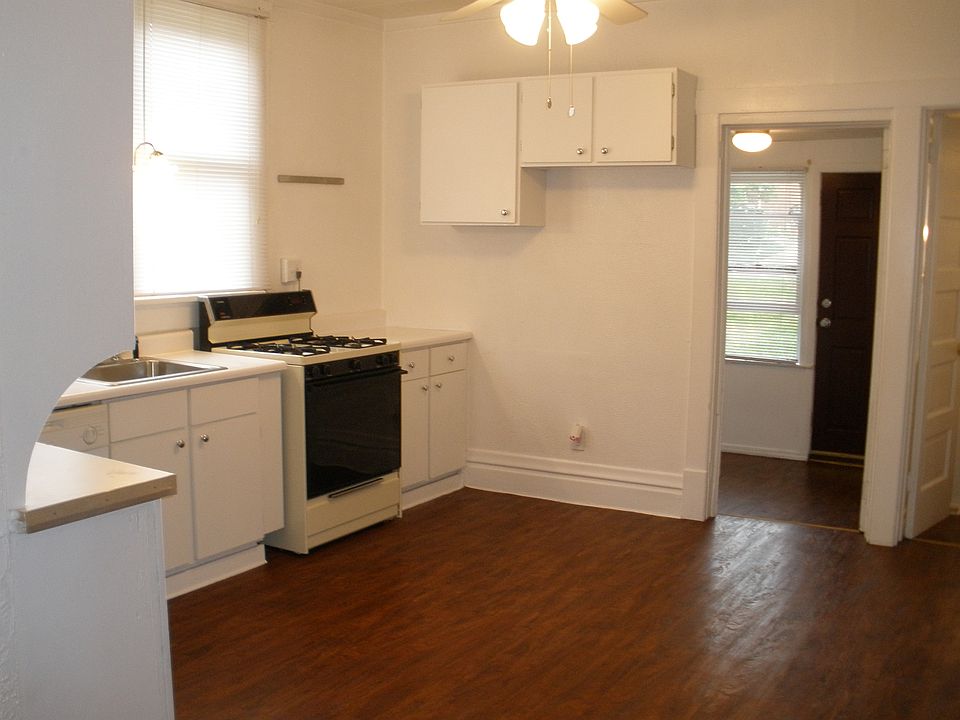 Kitchen showing view of front foyer - new samsung stove with air fryer not yet shown