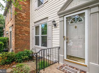 3767 Mazewood Ln, Fairfax, VA 22033