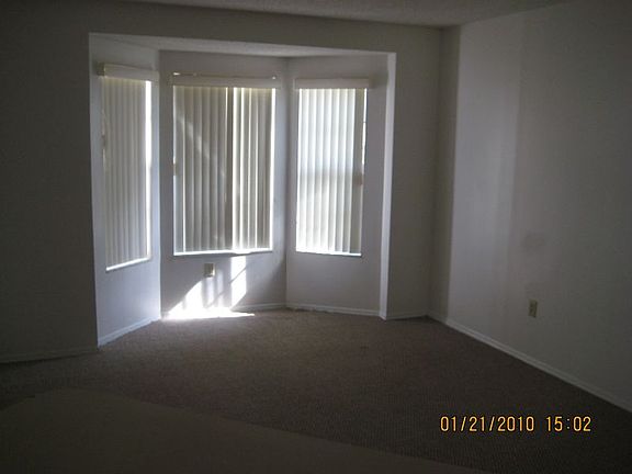 4th image of 124 Coralwood Cir