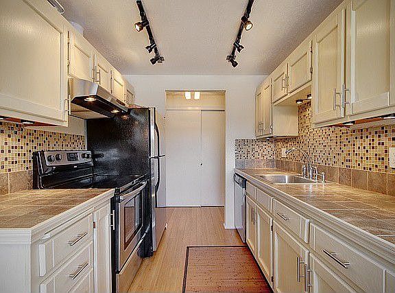 4th image of 12567 35th Ave NE APT 102