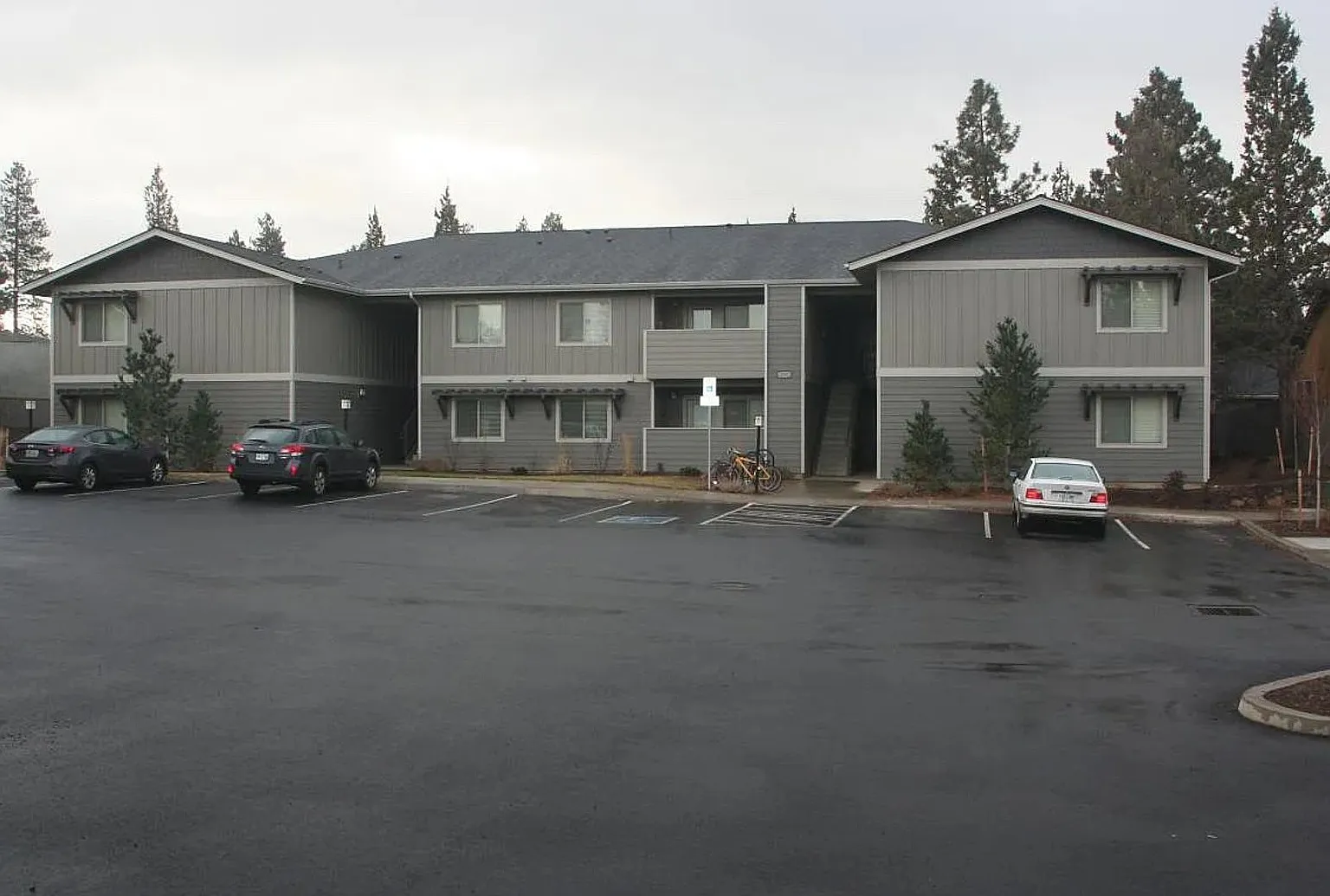 2 Bedroom Apartment close to the Old Mill — Photo 2