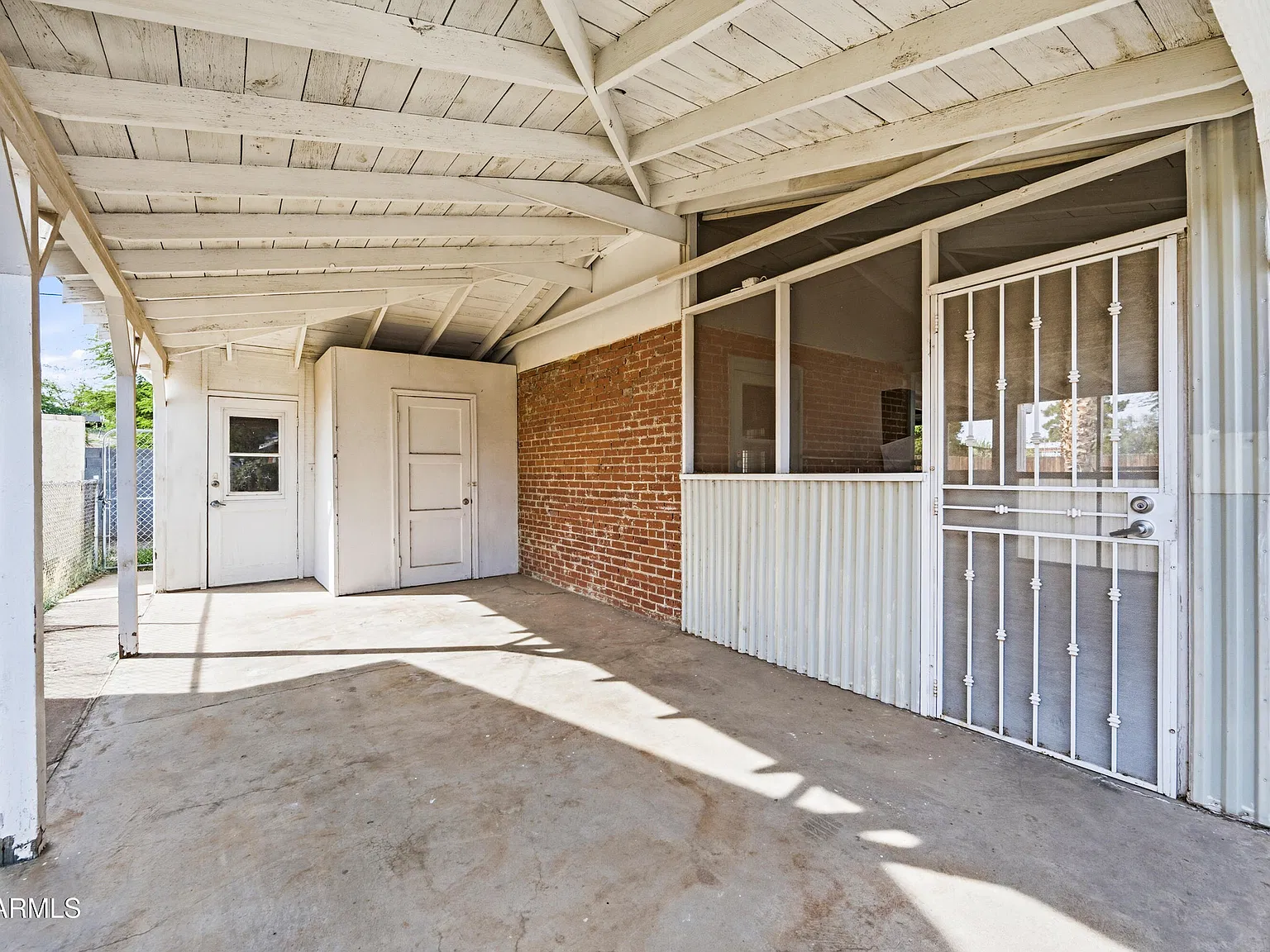 3 bed, 2.0 bath, 1600 sqft, $2,088 — Photo 2