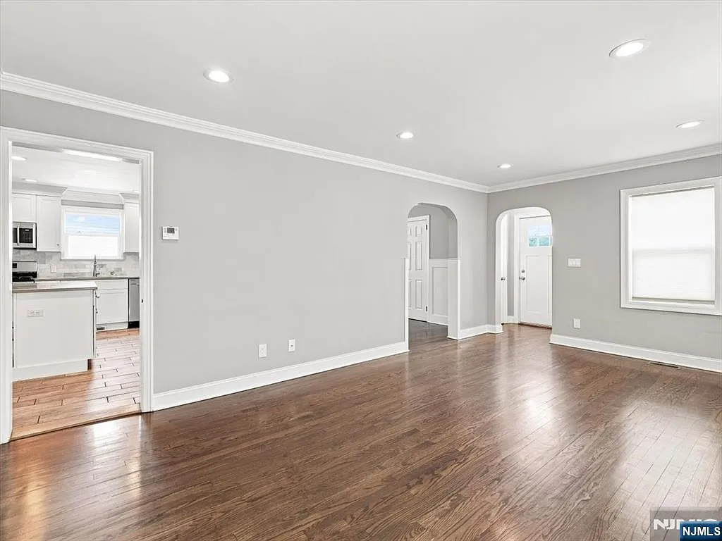 4 bed, 2.0 bath, $4,450 — Photo 4