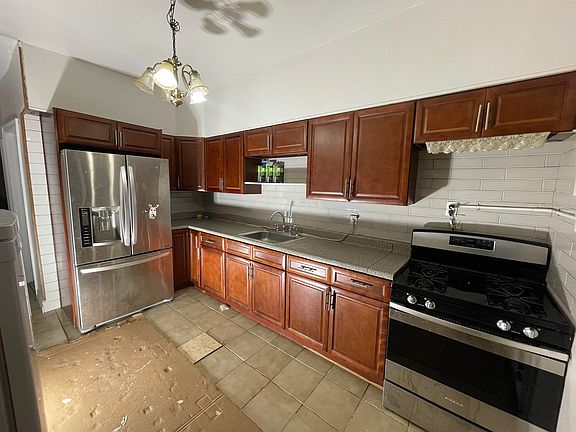 2nd image of 12 Casper Ct Floor 2