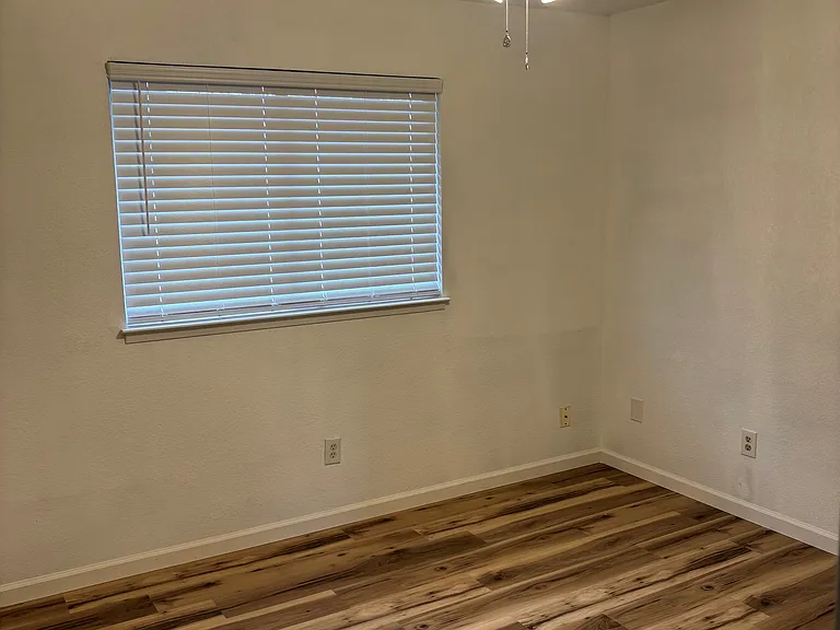 526 Kenbrook Ct — Photo 13