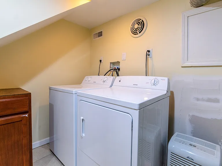 2134 Sears St — Photo 13