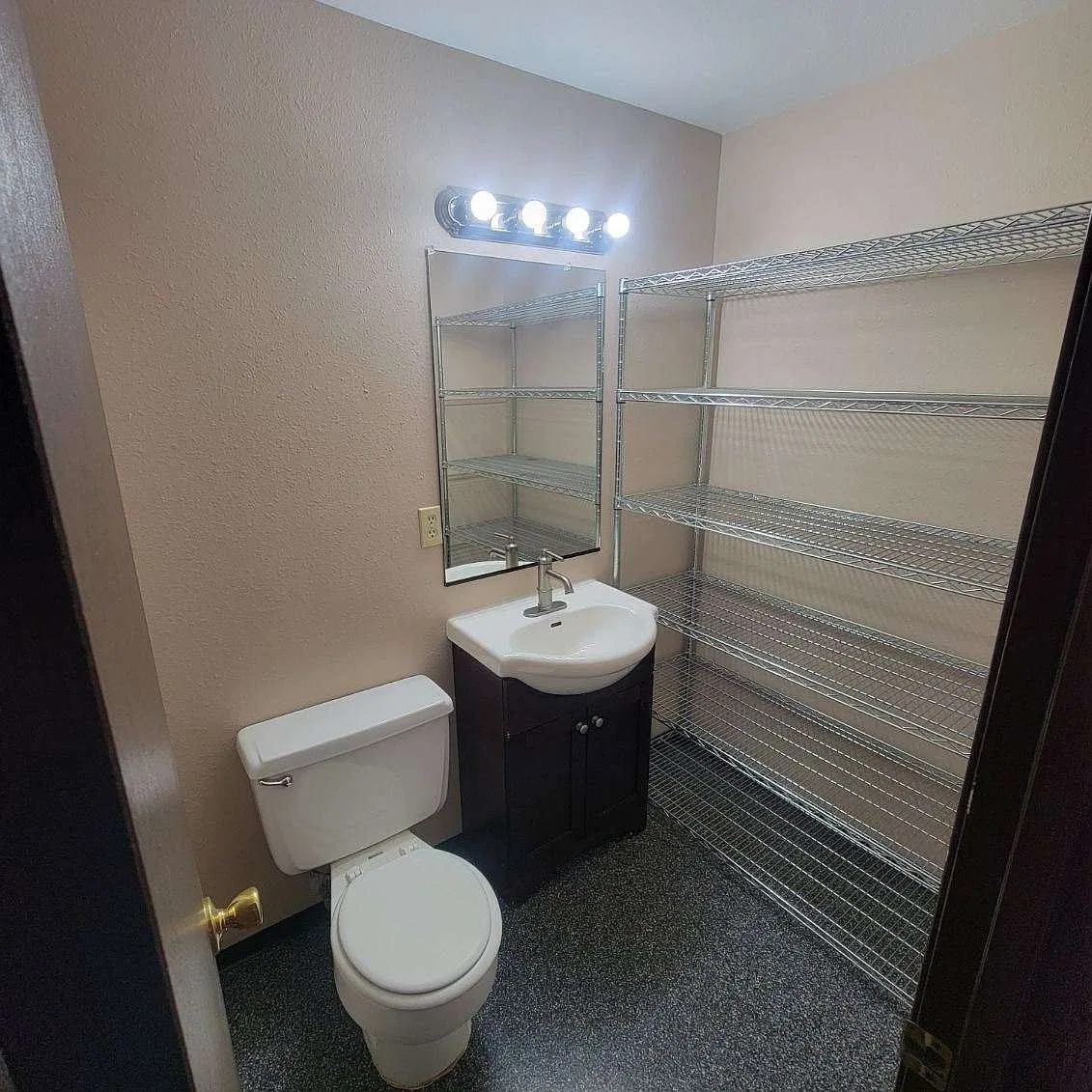 2 bed, 1.5 bath, 930 sqft, $1,100 — Photo 4