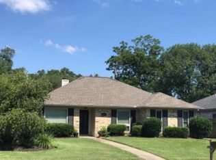 201 Sugar Cane Trce, Lake Jackson, TX 77566