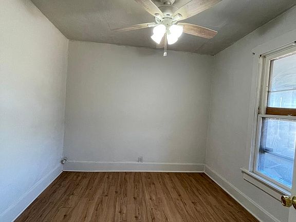 5th image of 900 Elm St #3