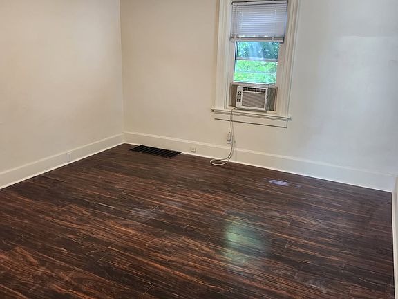 2nd image of 519 Vergauwen Ct