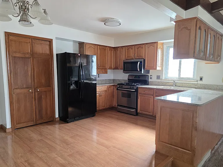 941 Princess Dr — Photo 3