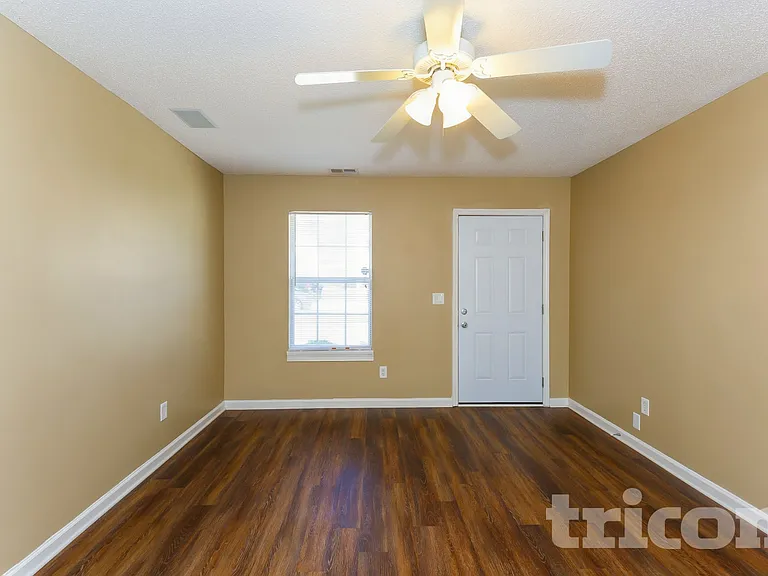 153 Cottage Lake Way — Photo 2