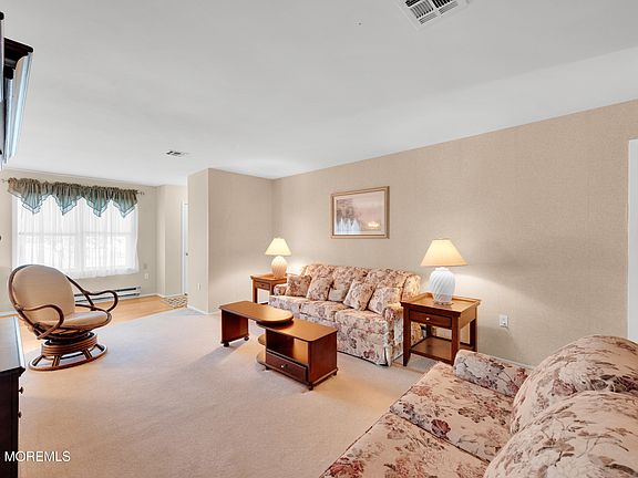 5th image of 74 Lions Head Boulevard S