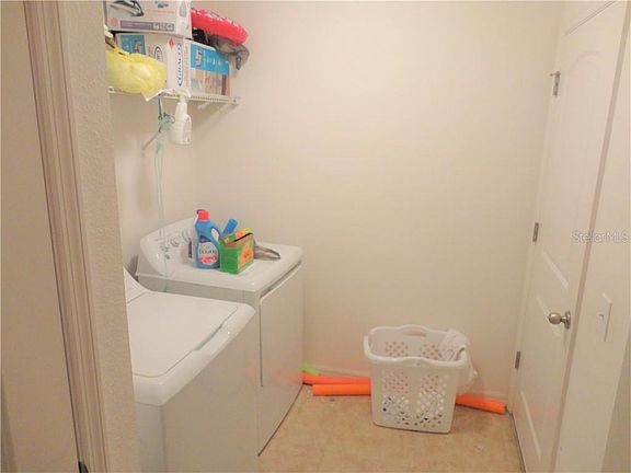 4th image of 2153 Geneva Dr