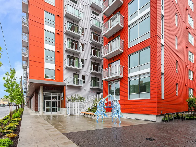 900 Rainier — Photo 31