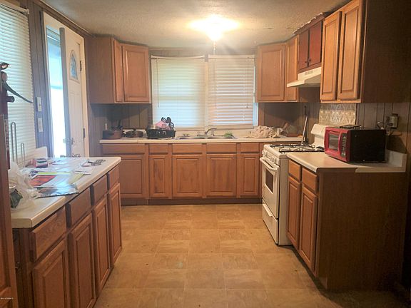 4th image of 703 Ash St