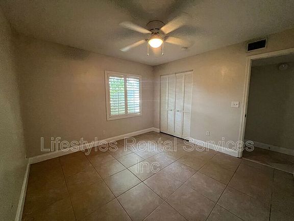 4th image of 115 Poinsettia St
