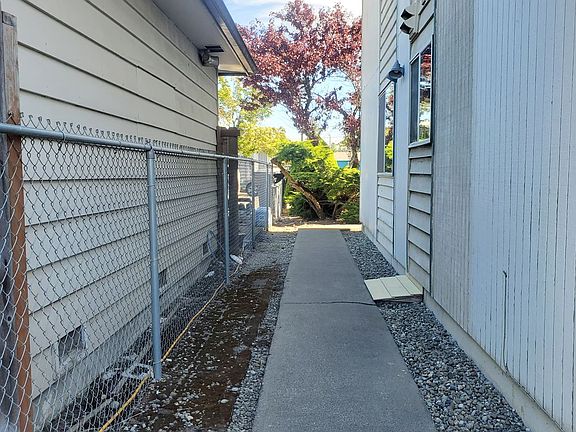 4th image of 2321 Adams St #1