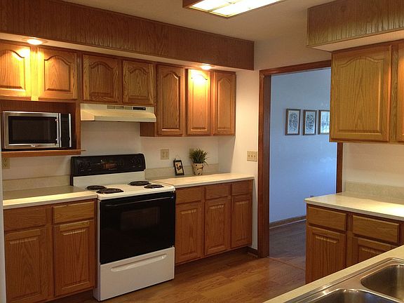 5th image of 241 Rolling Meadows Dr