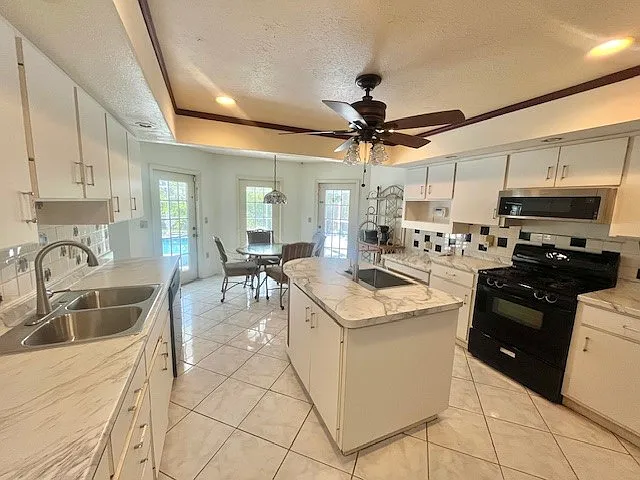 5638 Country Lakes Dr — Photo 10