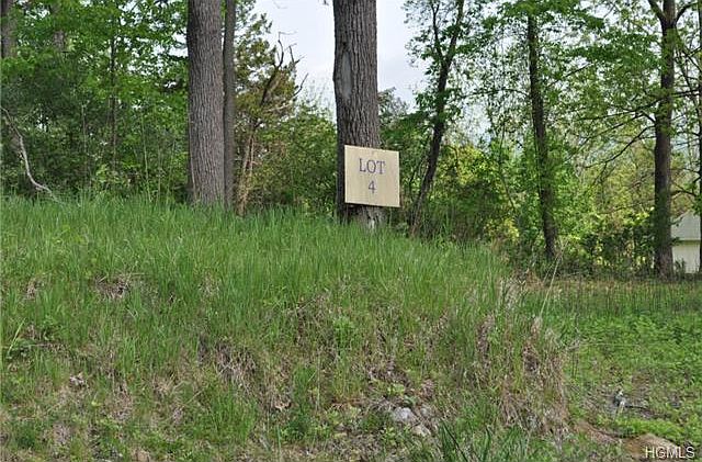 2nd image of 4 Walnut Hill Rd