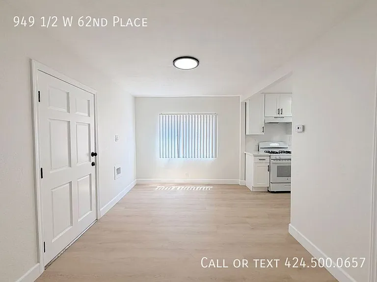 949 1/2 W 62nd Pl — Photo 2